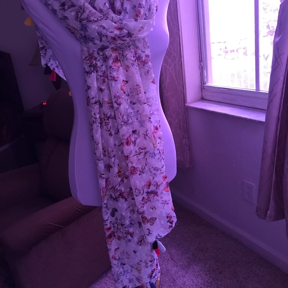 Butterfly/floral wrap/scarf🦋